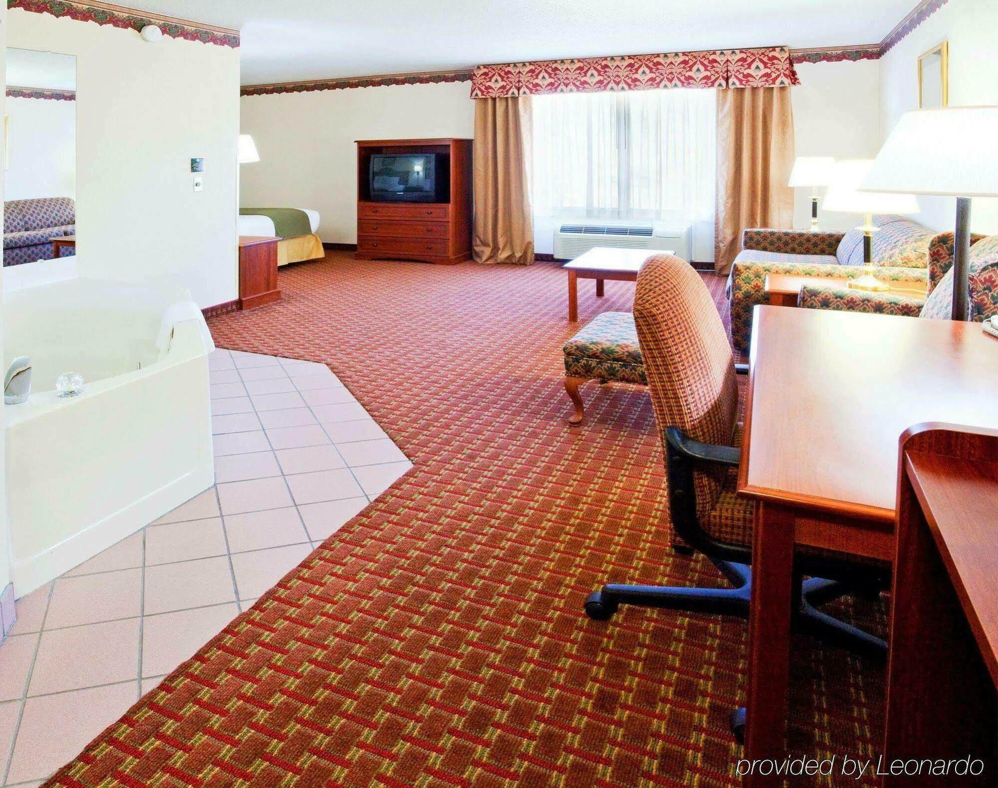 Holiday Inn Express Hillsville By Ihg Exterior foto